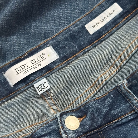 👖🌿 JUDY BLUE Wide Leg Crop Jeans | High Rise Distressed Stretch | Sz 15/32 Plus - Picture 3 of 5